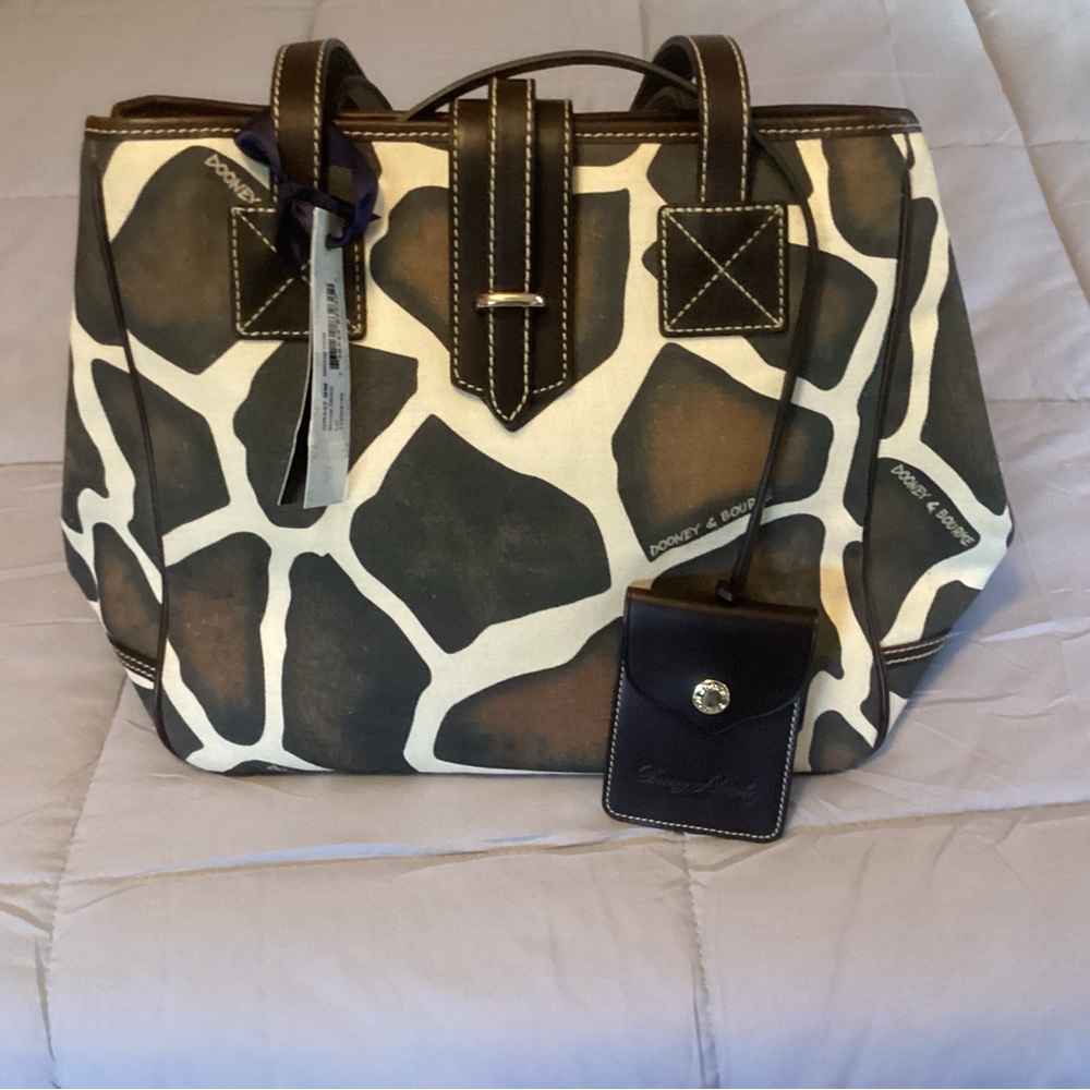 DOONEY & BOURKE GIRAFFE PRINT TOTE NWT